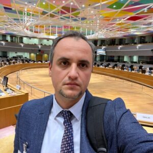 87fc8ea4-d570-49e1-9935-e7f9ddab58b5 Dl. Iulian POPA (*2)