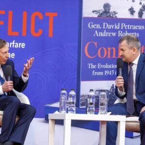 Lansarea cărții Generalului David Petraeus – Conflict: The Evolution of Warfare from 1945 to Ukraine