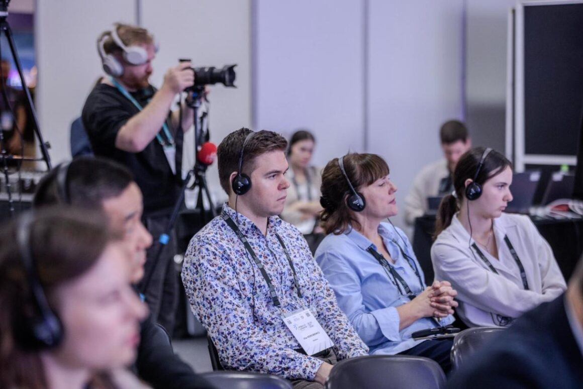 Audience, Panel IXb