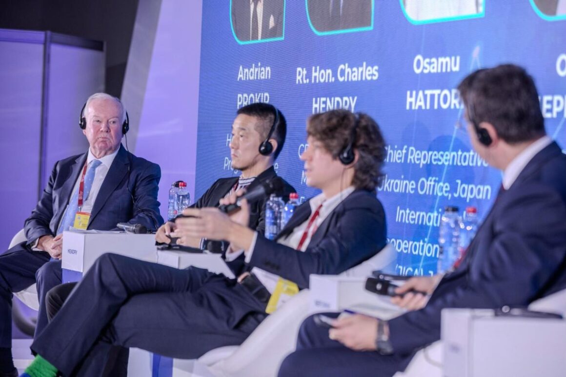 Charles Hendry and panelists, Panel Xb